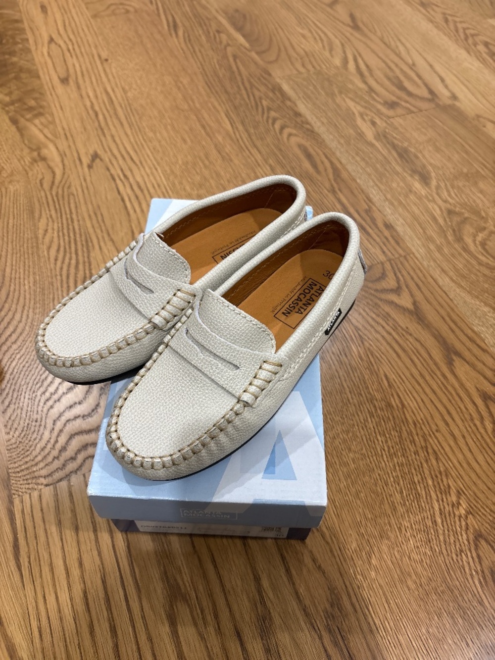 Atlanta moccasin size 30